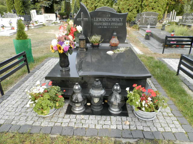 Grób FRANCISZEK LEWANDOWSKI