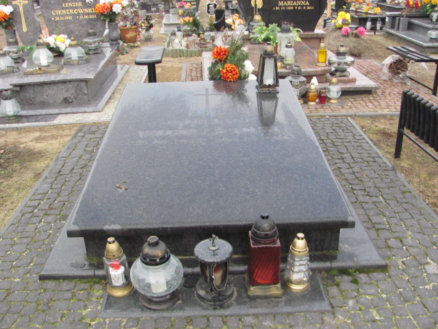 Grób BOHDAN WIERZBICKI